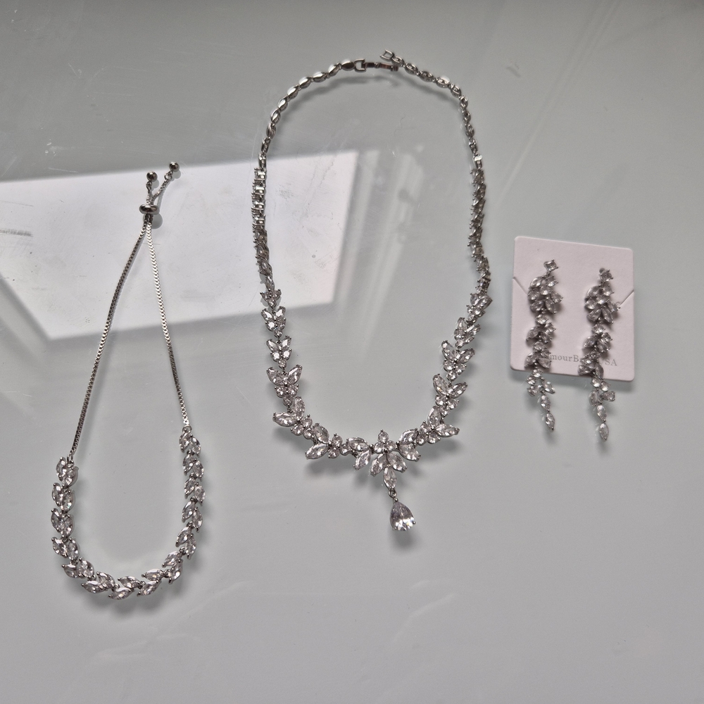 Elegant Silver Jewelry Set